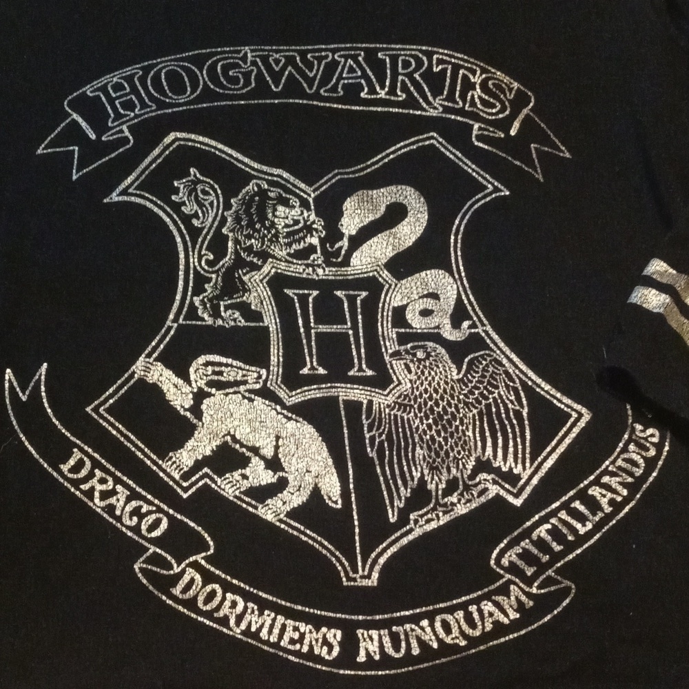 Universal Studios Harry Potter t-shirt 3/4 sleeve medium Hogwarts